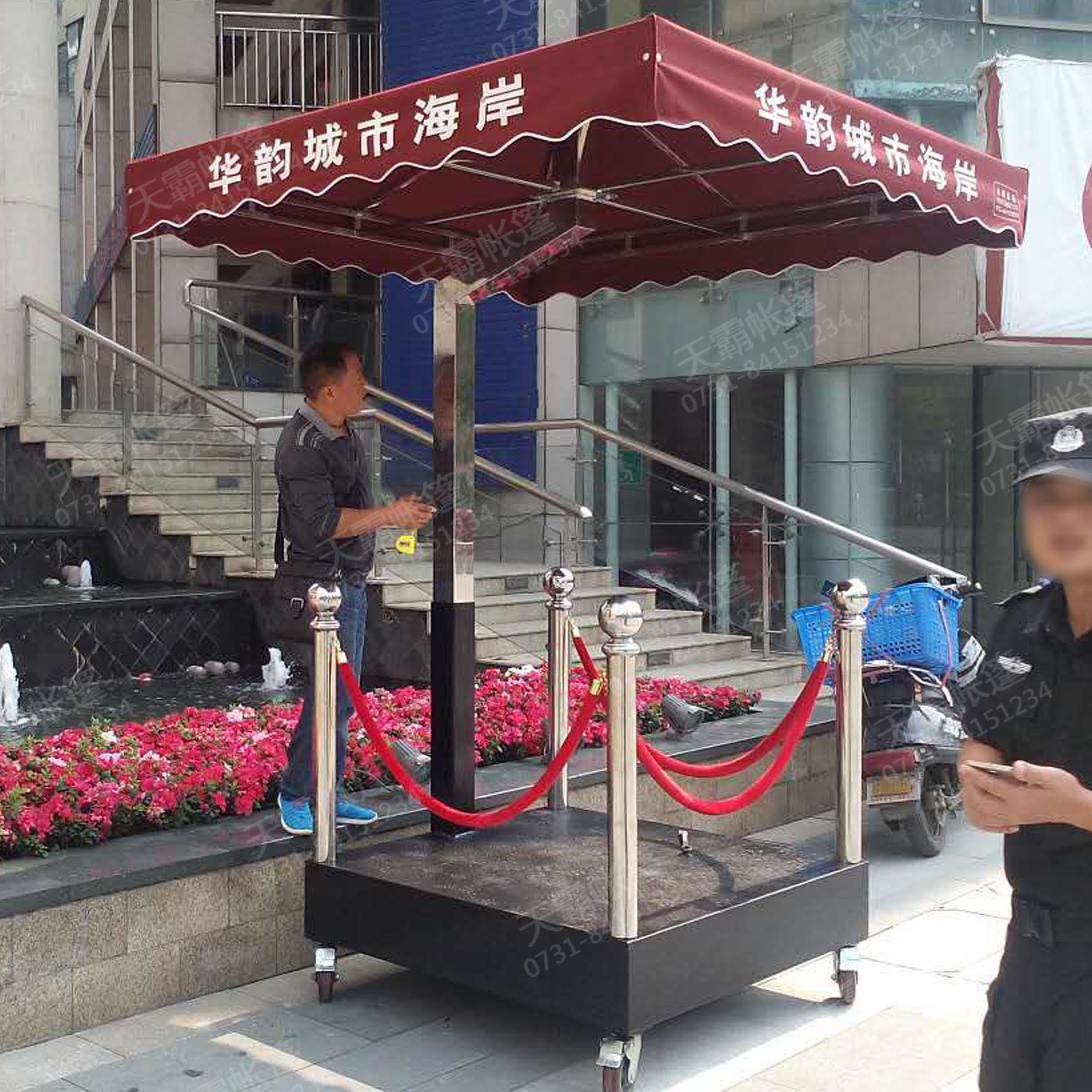 不銹鋼崗?fù)? /></li>
                      </ul>
                  </div>
              </div>
          </div>
          <!--效果end-->
          <script>
          $(function(){
			$(".carousel-navigation ul li").hover(function(){
				$(this).click();
			});  
		  })
          </script>
      </div>
      <div   id="00qqycs"   class="cpxqjne">
         <div   id="4kcuega"   class="cpxqbitao">不銹鋼崗?fù)?/div>
         <div   id="egywki8"   class="cpxxjs"><p><span style="color: rgb(51,153,102)"><strong>【品名】：</strong></span>不銹鋼崗?fù)?/p>
<div><span style="color: rgb(51,153,102)"><strong>【規(guī)格】：</strong></span>2*2米，2.5*2.5米，3*3米</div>
<div><span style="color: rgb(51,153,102)"><strong>【布料】：</strong></span>奧斯布，牛津布</div>
<div><span style="color: rgb(51,153,102)"><strong>【骨架】：</strong></span>不銹鋼</div>
<div><span style="color: rgb(51,153,102)"><strong>【顏色】：</strong></span>顏色可以定制</div>
<div><span style="color: rgb(51,153,102)"><strong>【優(yōu)點(diǎn)】：</strong></span>1、廣告效果好。2、抗風(fēng)能力強(qiáng)。4、廣告時(shí)間長(zhǎng)。5、遮陽遮雨</div></div>
        <div   id="ssqkgos"   class="khtuij">
           <div   id="o80yaga"   class="tmyezy">他們也在用天霸帳篷：
           		<div><p>  萬科城   興開鋪商業(yè)街   興維物業(yè)   中南大學(xué)鐵道學(xué)院   華韻城市海岸   建發(fā)房產(chǎn)</p></div>
           </div>
        </div>
         <div   id="wqm00oc"   class="dgtell"><span id="q02w0w0"    class="dgtpei"><img src="http://www.99cjw.com/images/contact_12.jpg" width="174" height="42" alt=""></span><span id="ey08g8s"    class="dianh">訂購(gòu)熱線：0731-8415 1234</span></div>
      </div>
</div>
   <div   id="eik8cww"   class="clear"></div>
   <div   id="qgquq0s"   class="cpxqbit"><img src="http://www.99cjw.com/images/show_06.jpg" width="181" height="49" alt=""></div>
   <div   id="280w0gs"   class="cpshow">
   		<p style="text-align: center"><img border="0" alt="" src="http://www.tbzp.cn/shop/pics/20180312/201803121520841305343.jpg" width="700" /><img border="0" alt="" src="http://www.tbzp.cn/shop/pics/20180312/201803121520841314517.jpg" width="700" /></p>
<p style="text-align: center"><img border="0" alt="" src="http://www.tbzp.cn/shop/pics/20180312/201803121520841352783.jpg" height="200" /><img border="0" alt="" src="http://www.tbzp.cn/shop/pics/20181012/201810121539309663047.jpg" height="200" /><img border="0" alt="" src="http://www.tbzp.cn/shop/pics/20180312/201803121520841408670.jpg" width="700" /><img border="0" alt="" src="http://www.tbzp.cn/shop/pics/20180312/201803121520841367328.jpg" width="700" /><img border="0" alt="" src="http://www.tbzp.cn/shop/pics/20180312/201803121520841374585.jpg" width="700" /><img border="0" alt="" src="http://www.tbzp.cn/shop/pics/20180312/201803121520841383061.jpg" width="700" /><img border="0" alt="" src="http://www.tbzp.cn/shop/pics/20180312/201803121520841389861.jpg" width="700" /><img border="0" alt="" src="http://www.tbzp.cn/shop/pics/20180410/201804101523330633480.jpg" width="700" /><img border="0" alt="" src="http://www.tbzp.cn/shop/pics/20180312/201803121520841421350.jpg" width="700" /> </p>
   </div>
   <div   id="suaqckg"   class="cpxqbit"><img src="http://www.99cjw.com/images/show_28.jpg" width="166" height="49" alt=""></div>
   <div   id="gs80cwk"   class="cpzhansone">  
      <div   id="yiai0qs"   class="dpzhsn connected-carousels">
      	  <a href="#" class="carousel-prev"></a>
          <a href="#" class="carousel-next"></a>
          <div   id="4ykuygg"   class="carousel myjcarousel">
               <ul>
                <li><a href="http://www.99cjw.com/gtybs/273.html" target=