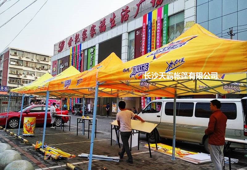 鬧市促銷中，天霸廣告帳篷如何成為吸睛器材